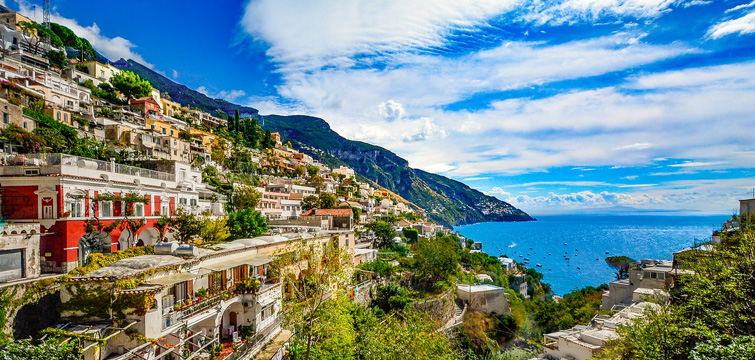 A place where tranquility reigns supreme and the sea offers unforgettable reflections: The Amalfi Coast.